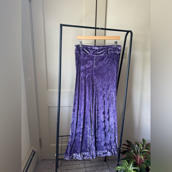 Urban Outfitters Isla Velvet Burnout Pant - Picture 3 of 3